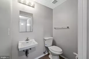 8025 Tyson Oaks Cir, Vienna, VA 22182 - Photo 24