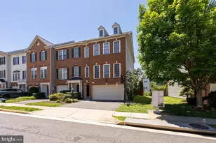 12753 Heron Ridge Dr, Fairfax, VA 22030 - Photo 2