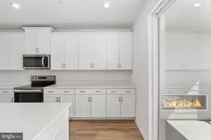 13708 Aviation Pl, Herndon, VA 20171 - Photo 8
