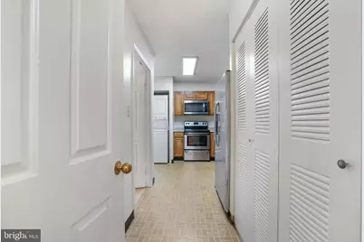 3800 Powell Lane #619, Falls Church, VA 22041 - Photo 4