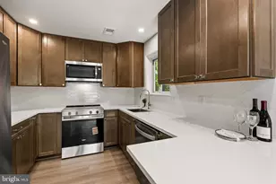 11026 Villaridge Ct, Reston, VA 20191 - Photo 14