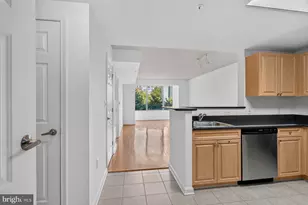 2726 Gallows Rd, Vienna, VA 22180 - Photo 2