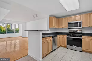 2726 Gallows Rd, Vienna, VA 22180 - Photo 14