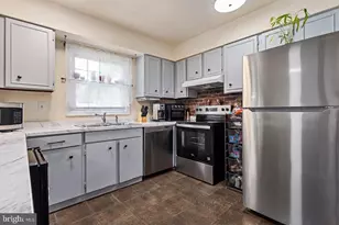 8210 Carrleigh Pkwy, Springfield, VA 22152 - Photo 10