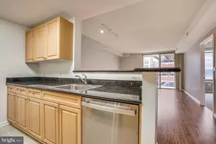 2726 Gallows Rd, Vienna, VA 22180 - Photo 6
