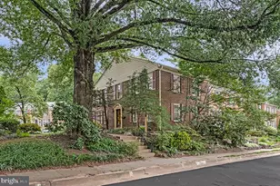 2334 Harleyford Ct, Reston, VA 20191 - Photo 2