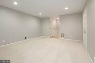 5192 Fiery Dawn Ct, Centreville, VA 20120 - Photo 8