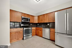 7677 Sheffield Village Ln, Lorton, VA 22079 - Photo 8