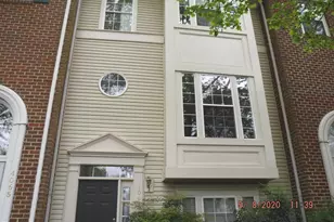 4063 Fountainside Ln, Fairfax, VA 22030 - Photo 2