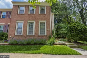2937 Village Spring Ln, Vienna, VA 22181 - Photo 4