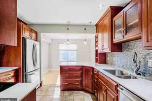 9718 Kingsbridge Dr, Fairfax, VA 22031 - Photo 2