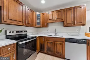 2674 Glengyle Dr, Vienna, VA 22181 - Photo 10