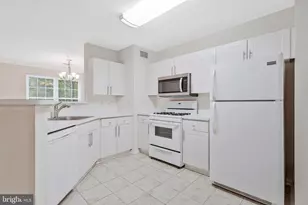 12890 Fair Briar Ln, Fairfax, VA 22033 - Photo 10