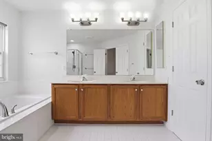 7348 Bloomington Ct, Springfield, VA 22150 - Photo 32