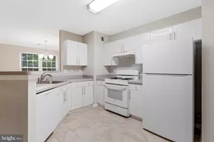 12747 Fair Briar Ln, Fairfax, VA 22033 - Photo 10