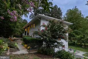 6016 Chesterbrook Rd, McLean, VA 22101 - Photo 1