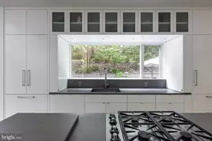6016 Chesterbrook Rd, McLean, VA 22101 - Photo 14