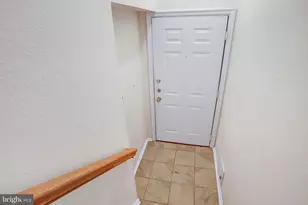 2433 Coopers Branch Ct, Herndon, VA 20171 - Photo 4