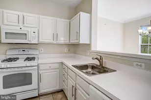 2433 Coopers Branch Ct, Herndon, VA 20171 - Photo 14