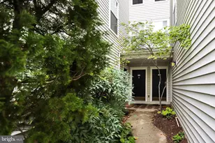2433 Coopers Branch Ct, Herndon, VA 20171 - Photo 2