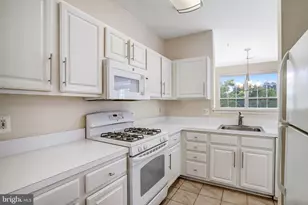 2433 Coopers Branch Ct, Herndon, VA 20171 - Photo 14