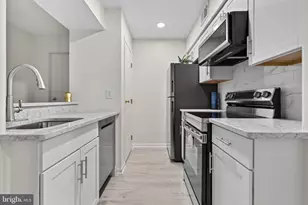 5757 Rexford Ct, Springfield, VA 22152 - Photo 8