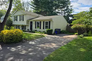 12920 Framingham Ct, Herndon, VA 20171 - Photo 2