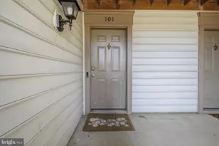 8248 Catbird Cir, Lorton, VA 22079 - Photo 34
