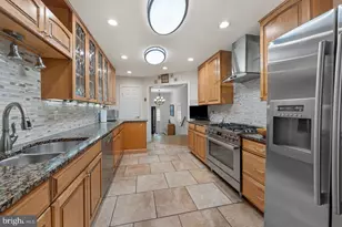 6367 Brampton Ct, Alexandria, VA 22304 - Photo 10