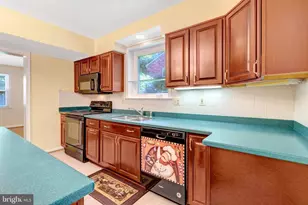 8916 Braeburn Dr, Annandale, VA 22003 - Photo 16