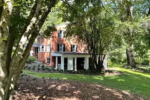 10015 Saddle Rd, Vienna, VA 22181 - Photo 2