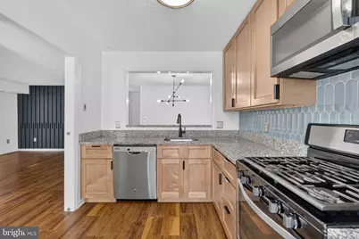 7660 Willow Point Drive, Falls Church, VA 22042 - Photo 8