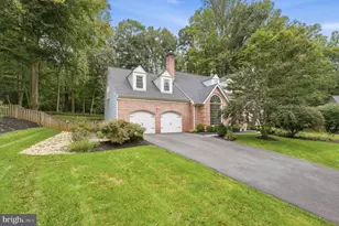 7315 Scarlet Oak Ct, Fairfax Station, VA 22039 - Photo 2