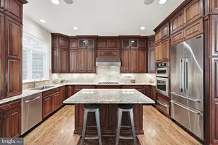 6734 Darrells Grant Pl, Falls Church, VA 22043 - Photo 10