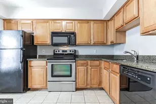 3179 Summit Square Dr, Oakton, VA 22124 - Photo 2