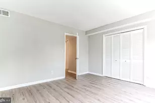 3179 Summit Square Dr, Oakton, VA 22124 - Photo 14