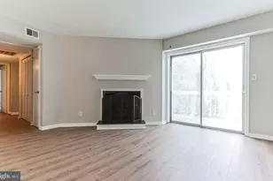 3179 Summit Square Dr, Oakton, VA 22124 - Photo 6