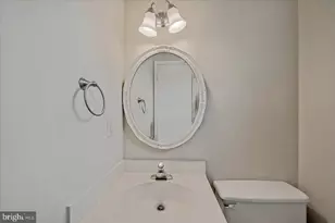7177 Lake Cove Dr, Alexandria, VA 22315 - Photo 12