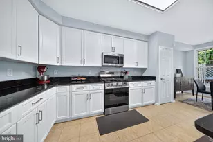 6240 Windham Hill Run, Alexandria, VA 22315 - Photo 8