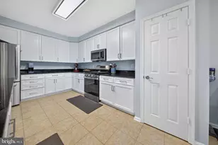 6240 Windham Hill Run, Alexandria, VA 22315 - Photo 28