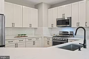 13102 Forest Mist Ln, Fairfax, VA 22033 - Photo 4