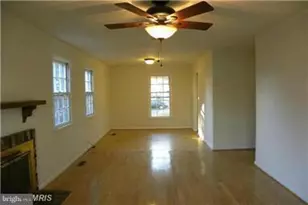 4205 Kincaid Ct, Chantilly, VA 20151 - Photo 2