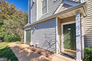 12827 Fair Briar Ln, Fairfax, VA 22033 - Photo 2
