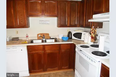 8031 Tyson Oaks Circle, Vienna, VA 22182 - Photo 8