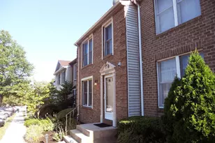 8031 Tyson Oaks Cir, Vienna, VA 22182 - Photo 2