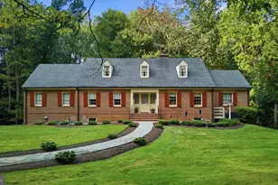 9187 Old Dominion Dr, McLean, VA 22102 - Photo 4