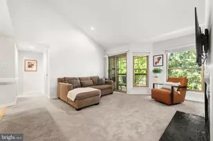 12151 Penderview Ln, Fairfax, VA 22033 - Photo 2