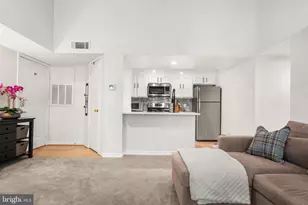 12151 Penderview Ln, Fairfax, VA 22033 - Photo 6