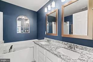 7009 Metropolitan Pl, Falls Church, VA 22043 - Photo 12