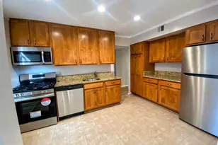 1646 Parkcrest Cir, Reston, VA 20190 - Photo 8